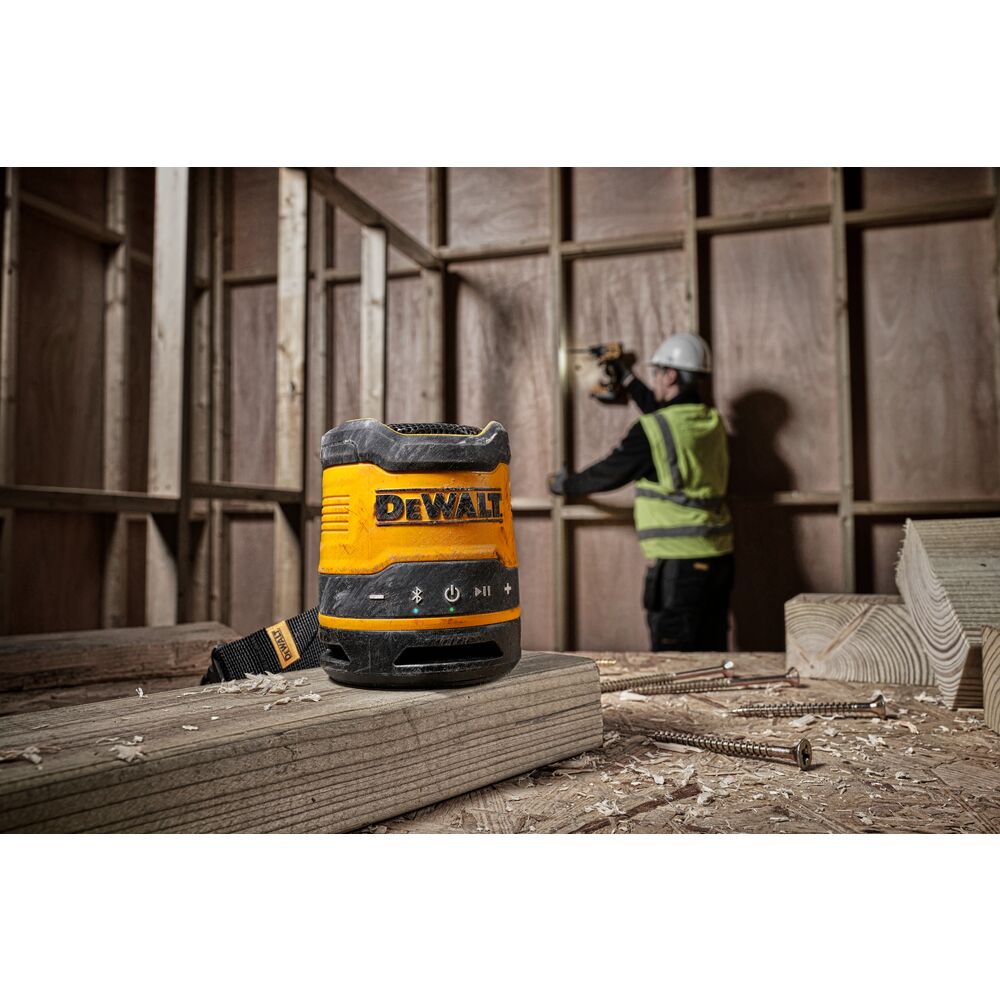 DeWalt bluetooth zvučnik DCR009 USB-C 5W IP67 86db - Slika 4