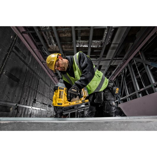 DeWalt aku čavlerica za beton DCN890P2 18V 2x5,0Ah 13-57mm - Slika 4
