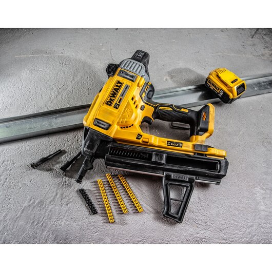 DeWalt aku čavlerica za beton DCN890P2 18V 2x5,0Ah 13-57mm - Slika 5