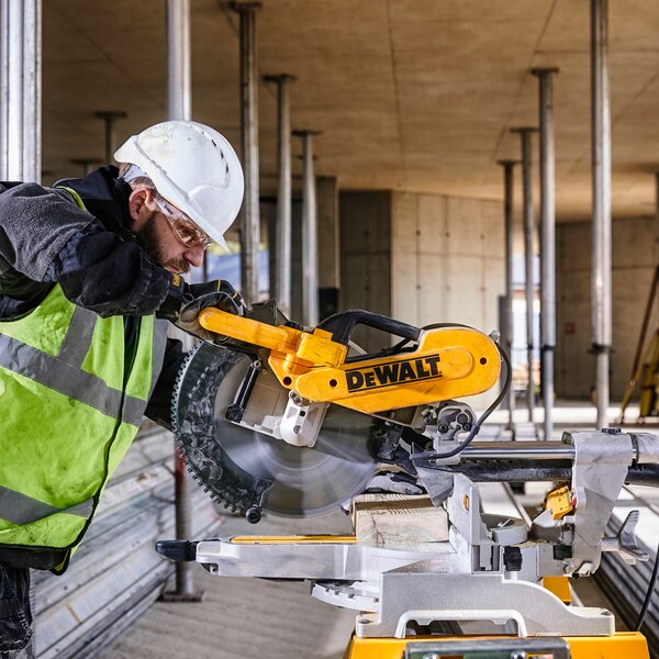 DeWalt potezna kružna pila DWS780 305mm 1675W - Slika 4