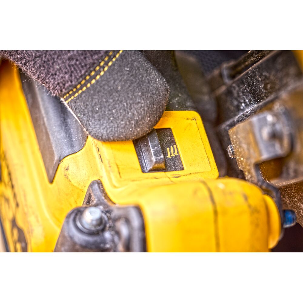 DeWalt aku pištolj za čavle – čavlerica DCN930P2 2x5,0Ah 90mm 33° - Slika 5