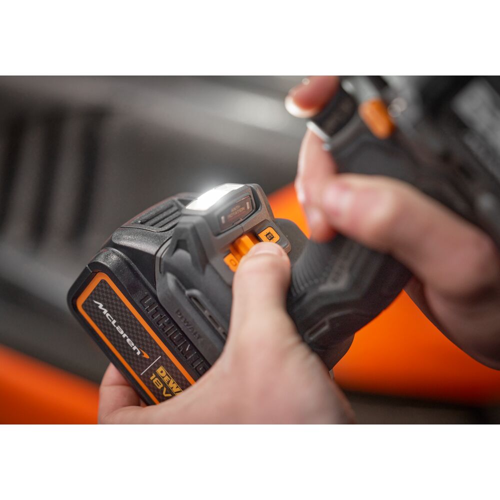 DeWalt aku set udarna bušilica i odvijač DCK200MM2T McLaren 2x4,0Ah - Slika 6