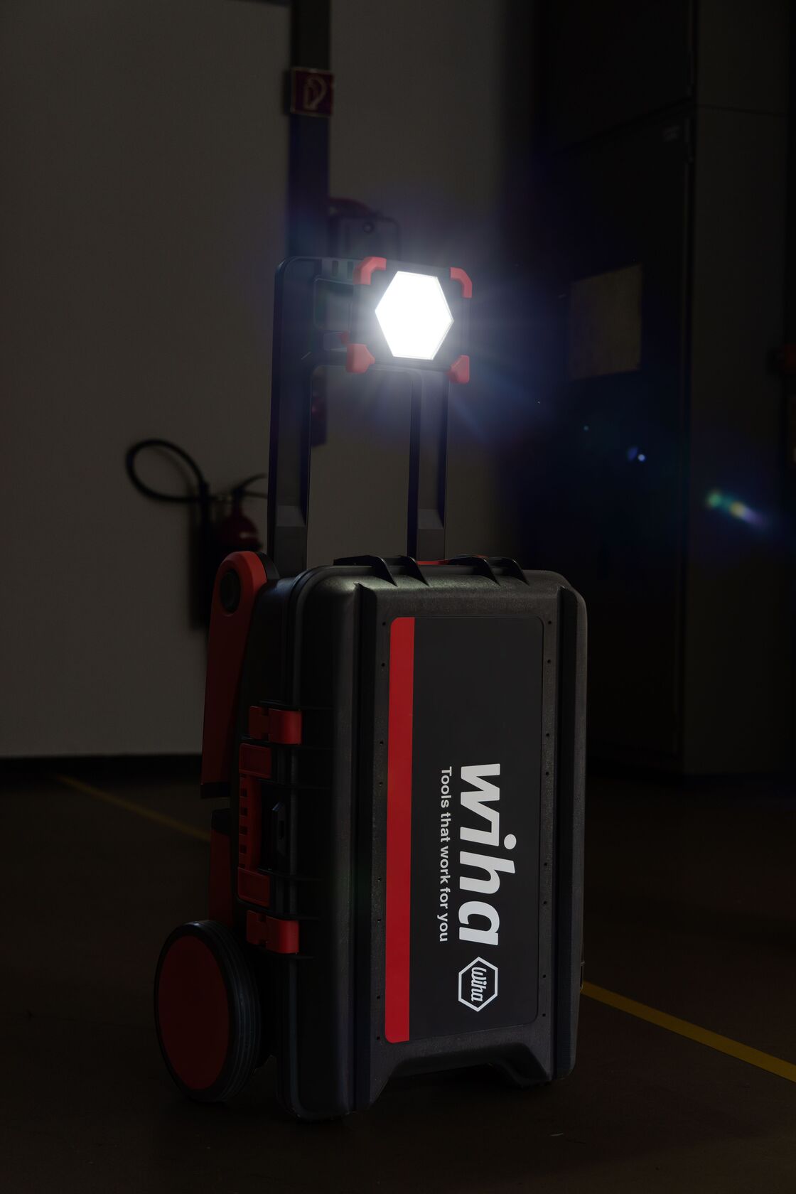Wiha LED punjivi reflektor 30W, 3000lm, magnet+kuka 45698 - Slika 6