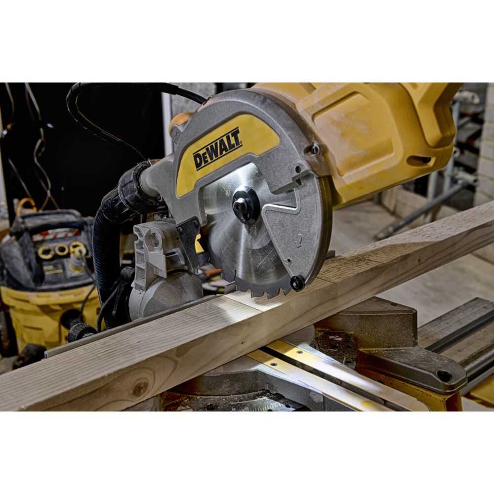 DeWalt potezna kružna pila DWS777 216mm 1800W - Slika 5